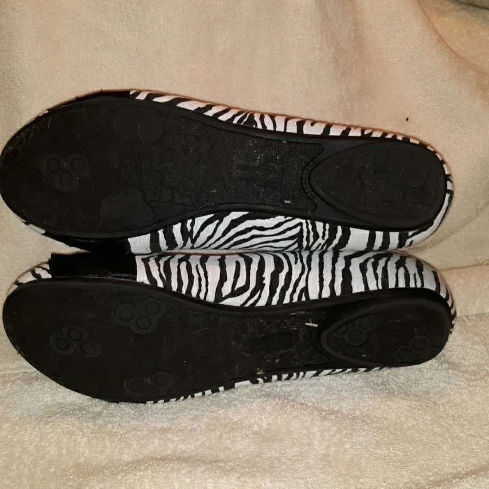 Fergalicious by Fergie zebra flats sz 10
